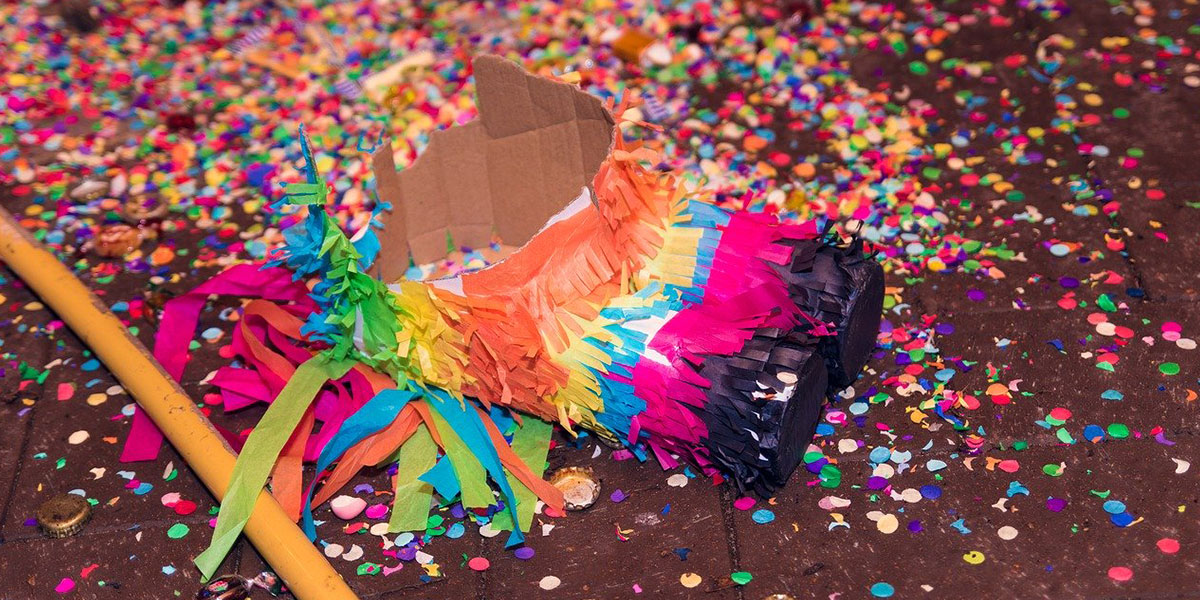 Piñata d'anniversaire en carton et papier