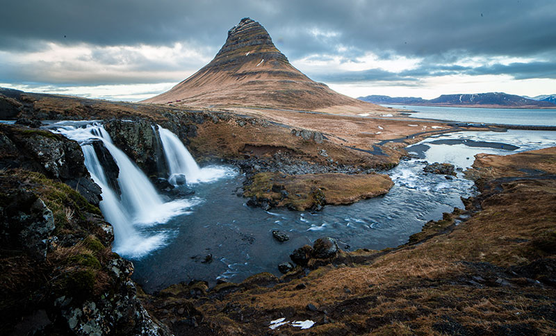 paysage en Islande et chute d'eau