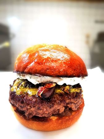 burger aux figues, ricotta, pistache