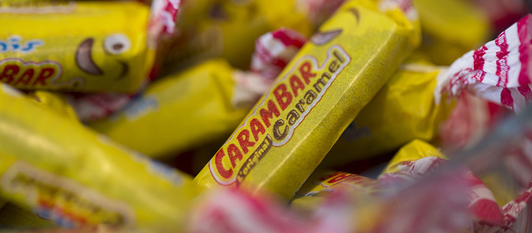 Bonbons Carambar emballage jaune et rouge