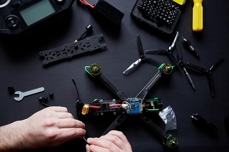 composants d'un drone FPV racer