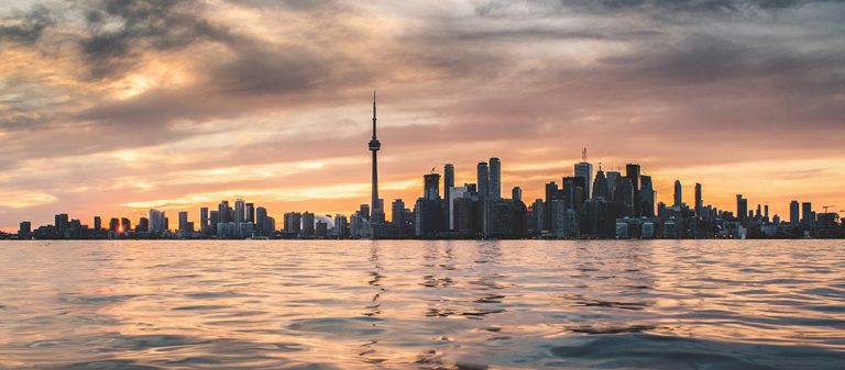 Ville de Toronto au coucher de soleil