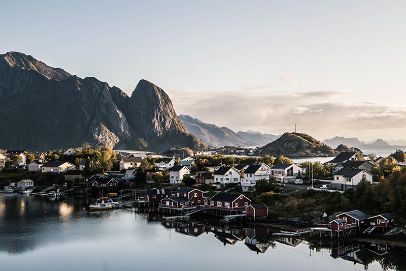 Ville de Reine sur les îles Lofoten en Norvège