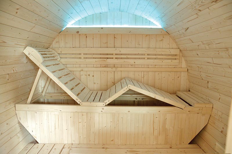 banquette réglable dans un sauna haut de gamme